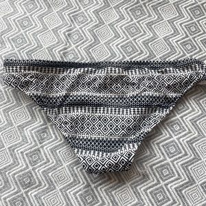 Victoria’s Secret Aztec Print Bikini Bottom Size Medium Black Cream